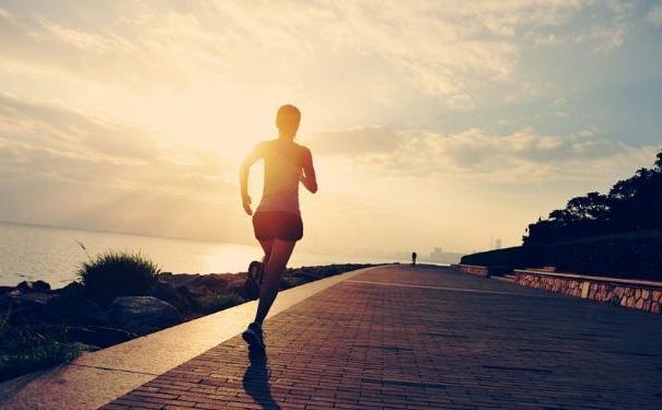 晚上跑步比早上好，五大好處告訴你，還讓你睡得更香